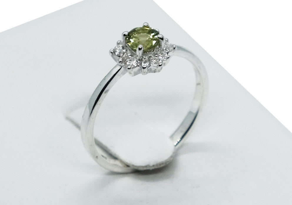 Silver Ring Peridot Flower