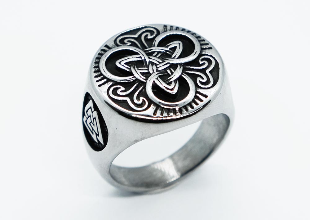 Ring Steel Triquetra Ornament