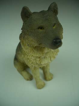 Wolf Sitting Resin 4.5 Inch