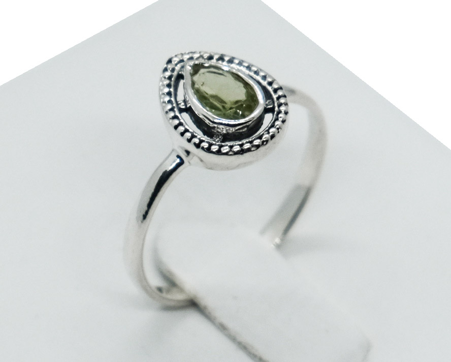 Silver Plated Ring PeardropPeridot